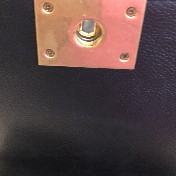 No Scratches, rips, or tears no scuff marks - Picture 9 of 11